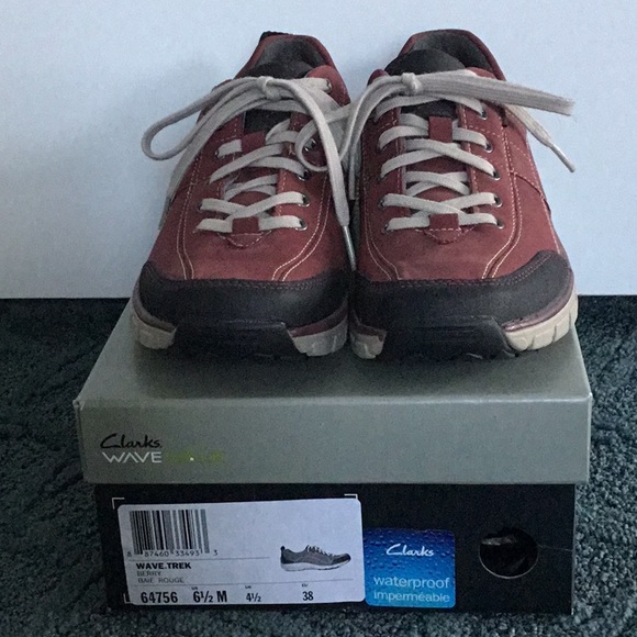 clarks wave trek berry